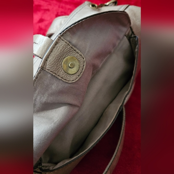 Fossil Brown Crossbody Bag with Adjustable Strap and Distressed Leather - Picture 11 of 13